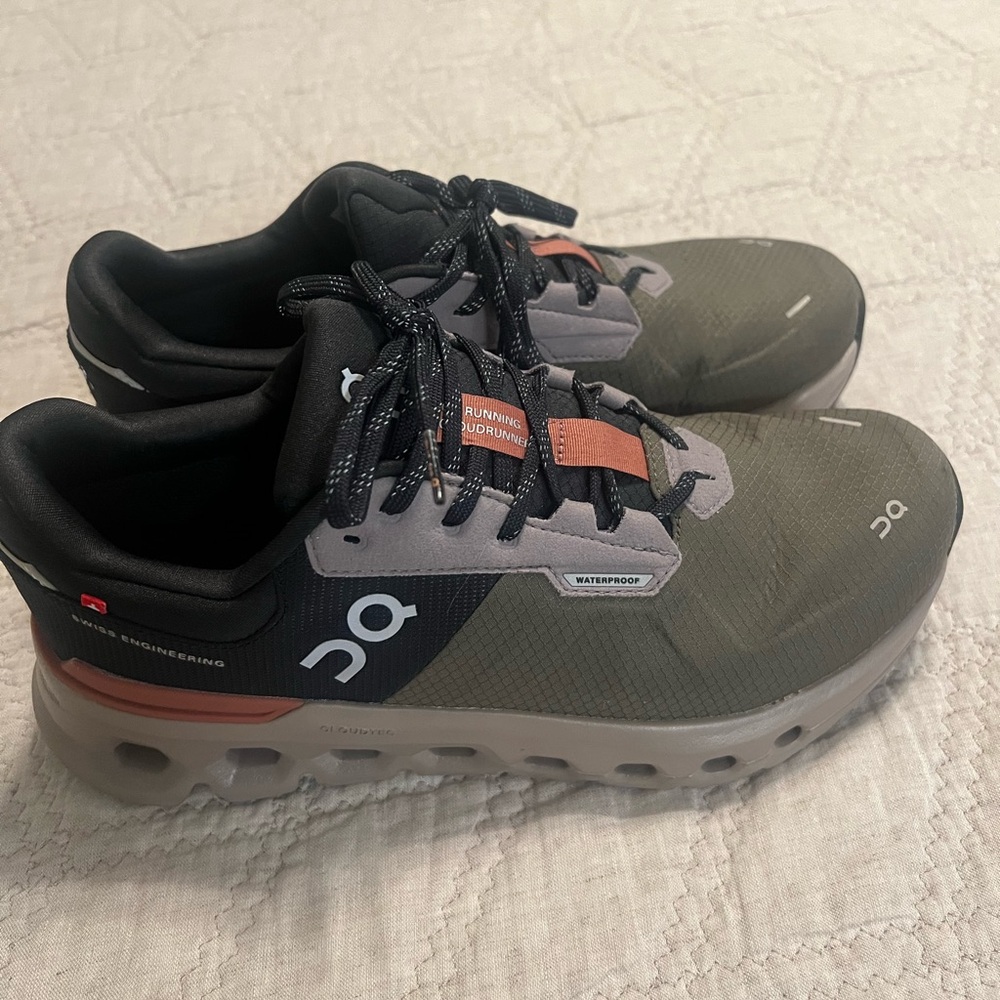On Running Athletic Shoes - Cloudrunner 2 Waterproof Mens size 7